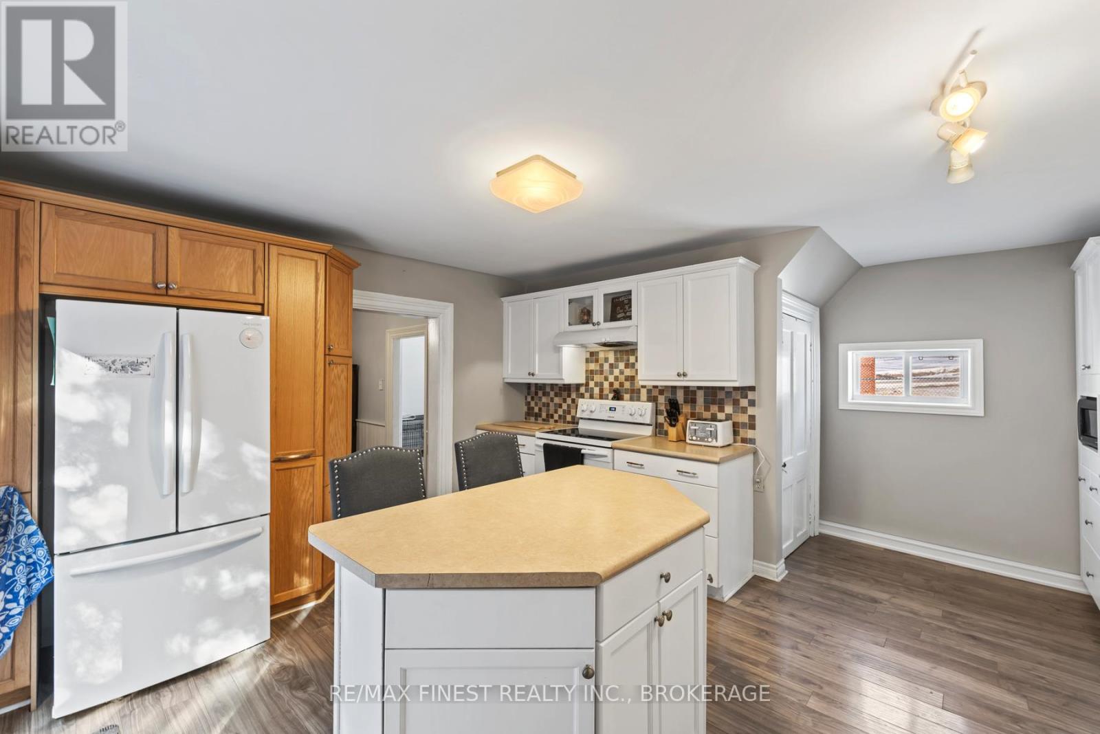 36 William Street, Rideau Lakes, Ontario  K0E 1G0 - Photo 15 - X12262551