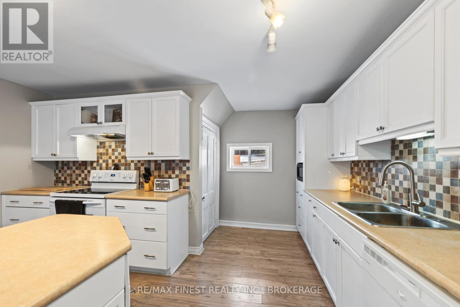 36 William Street, Rideau Lakes, Ontario  K0E 1G0 - Photo 17 - X12262551