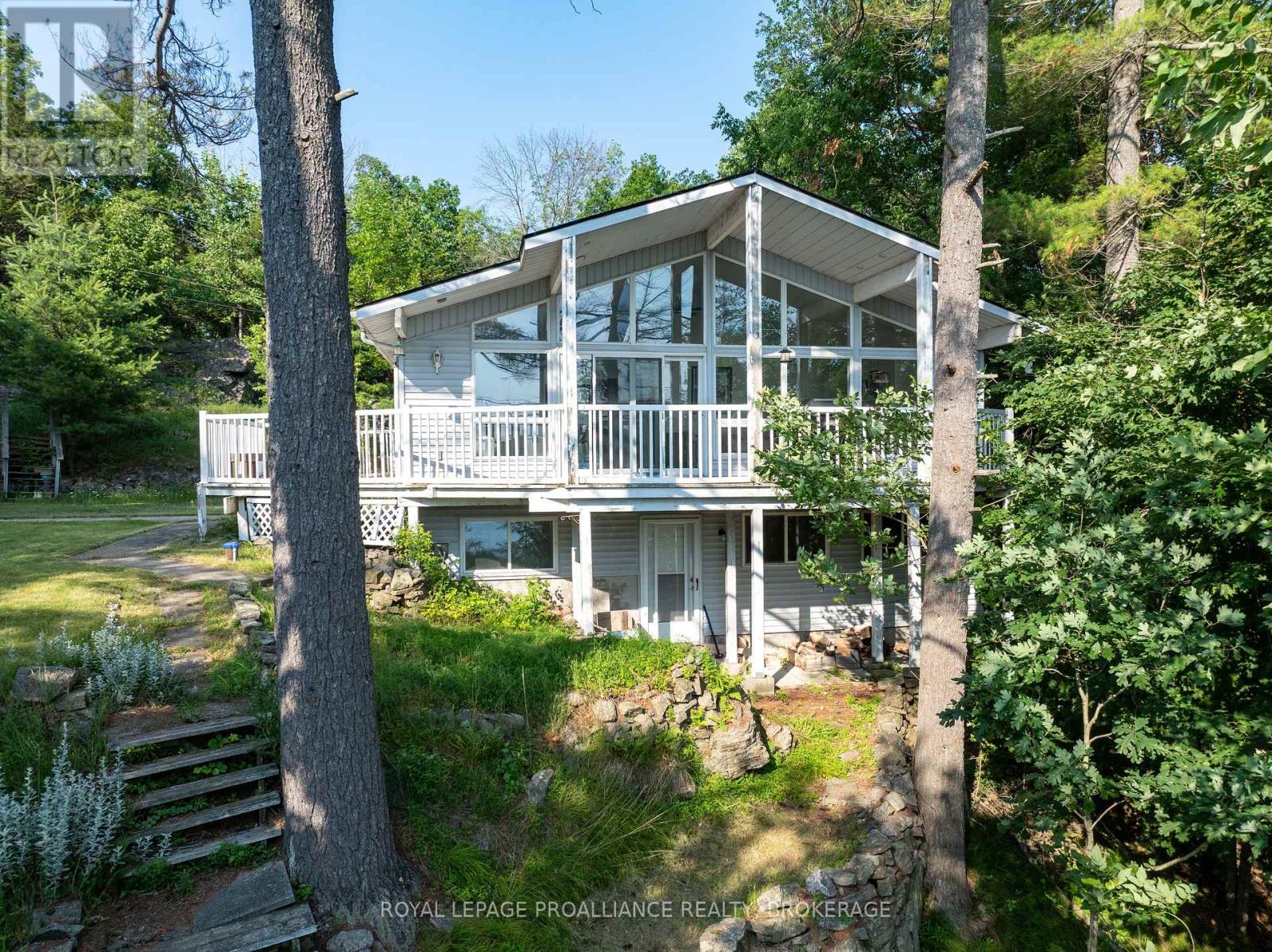 182A BROOKS POINT ROAD, Rideau Lakes, Ontario