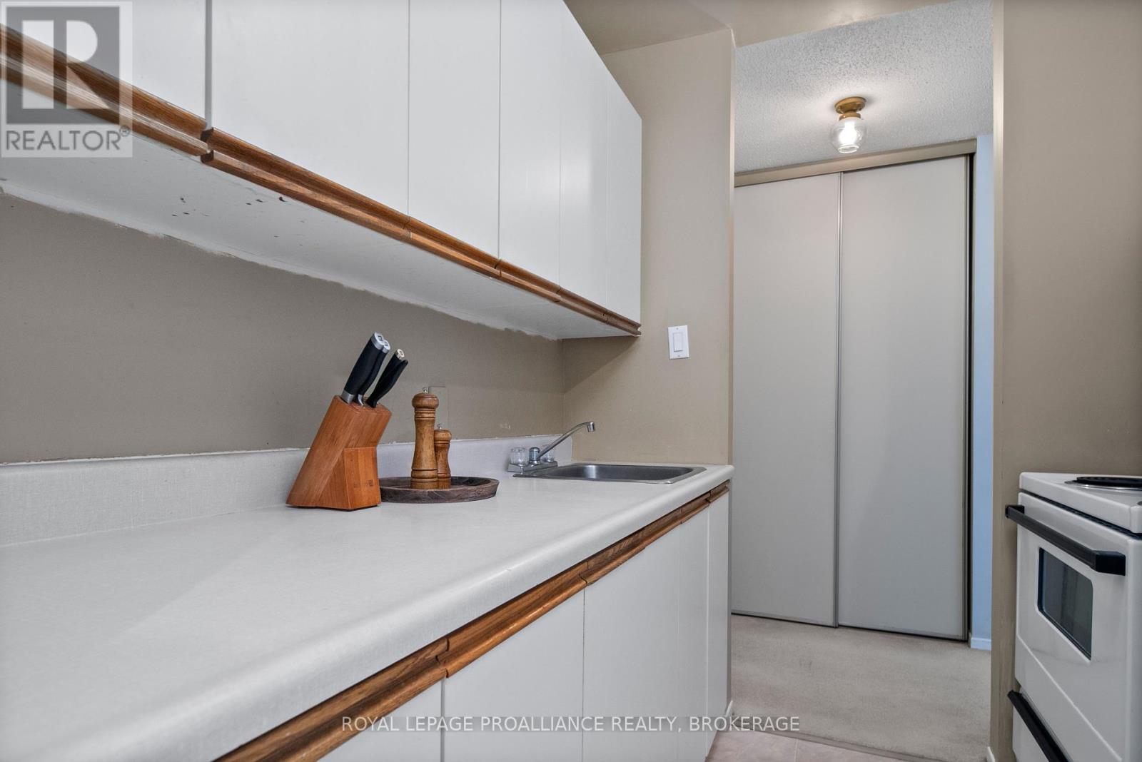 405 - 550 Talbot Place, Gananoque, Ontario  K7G 3C6 - Photo 9 - X12262634