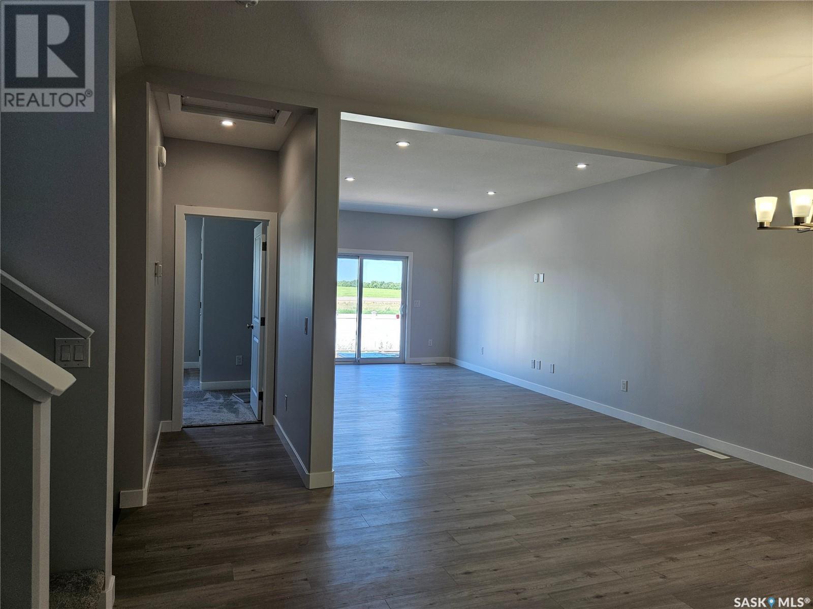 846 Delaet Bay, Warman, Saskatchewan  S0K 0A1 - Photo 3 - SK008510