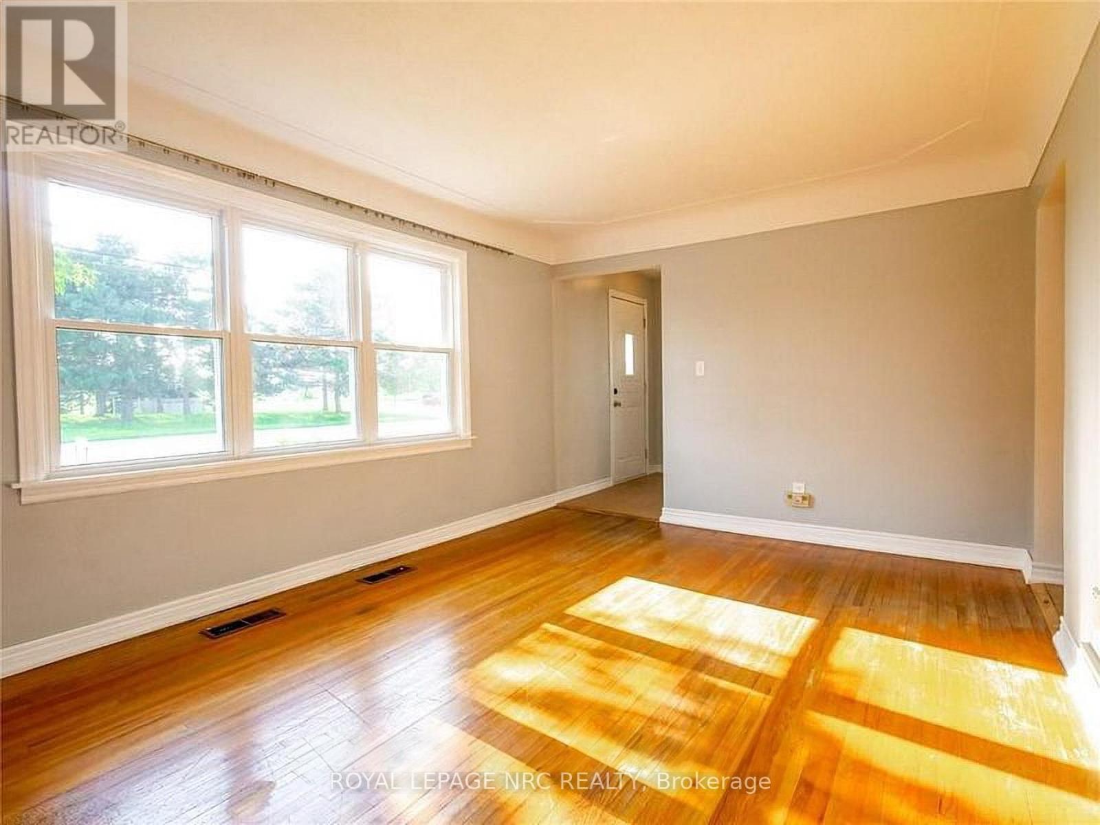 3090 Dorchester Road, Niagara Falls, Ontario  L2J 2Z7 - Photo 3 - X12262567