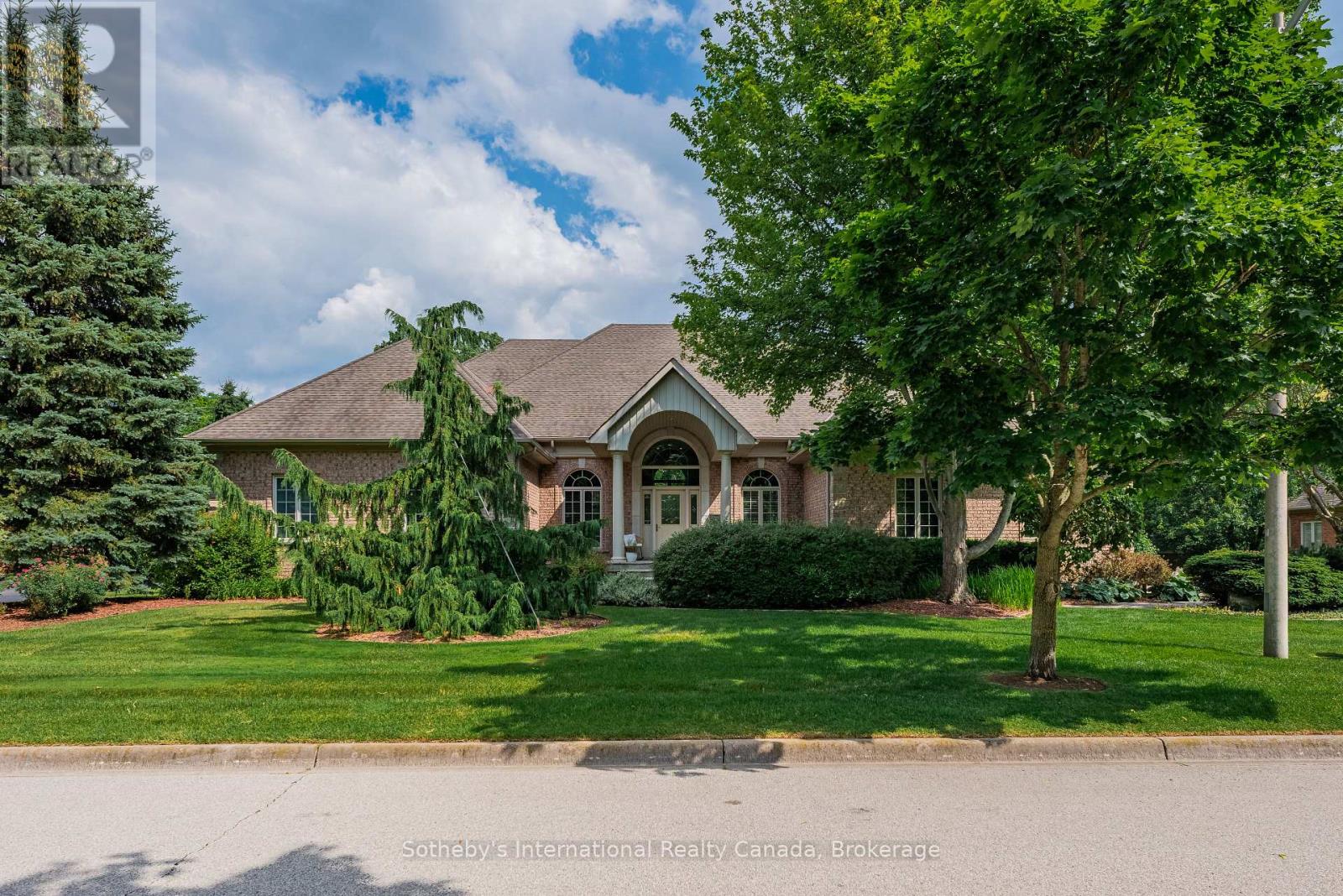 Property at 39 PARKSHORE PLACE image 1