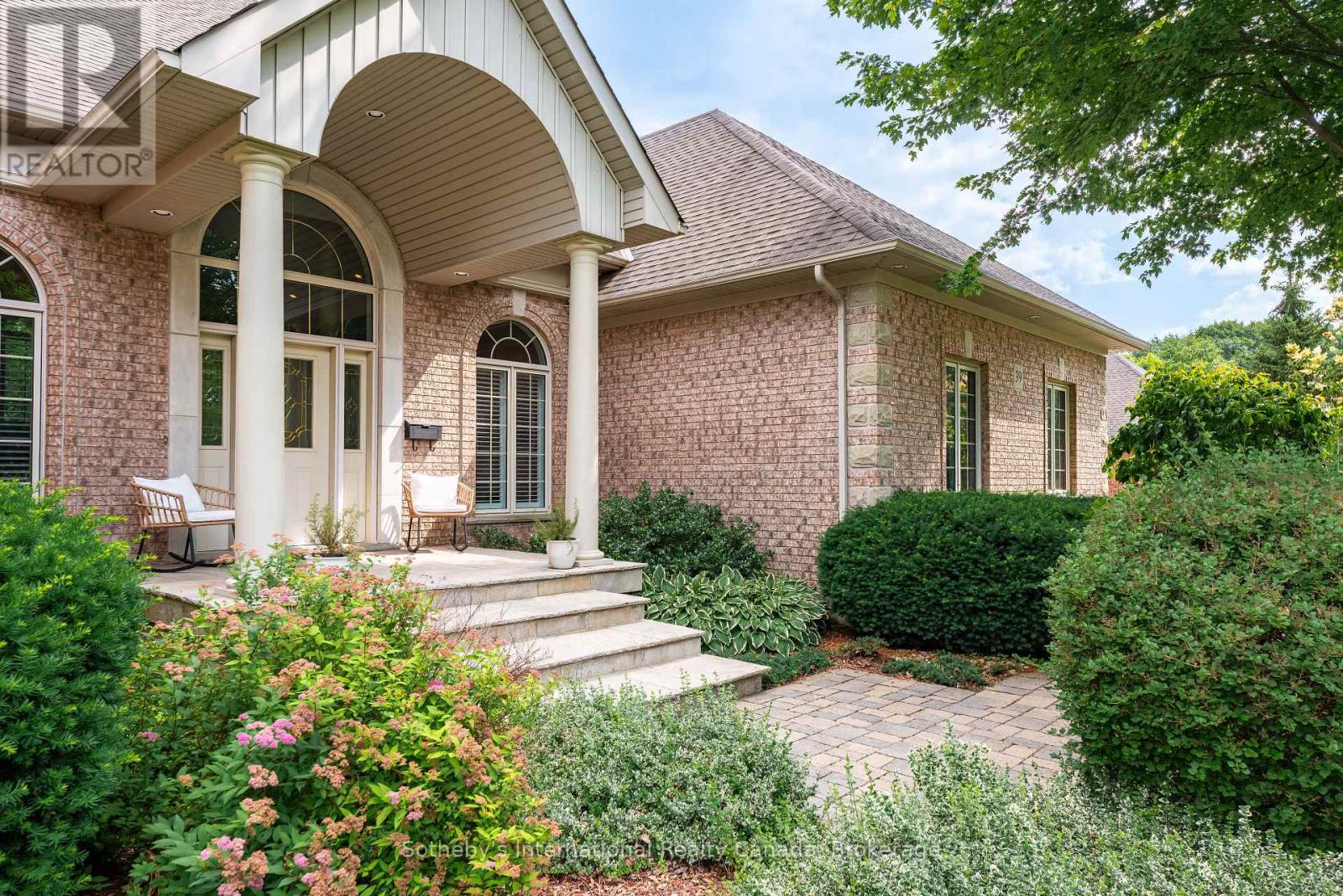 Property at 39 PARKSHORE PLACE image 3