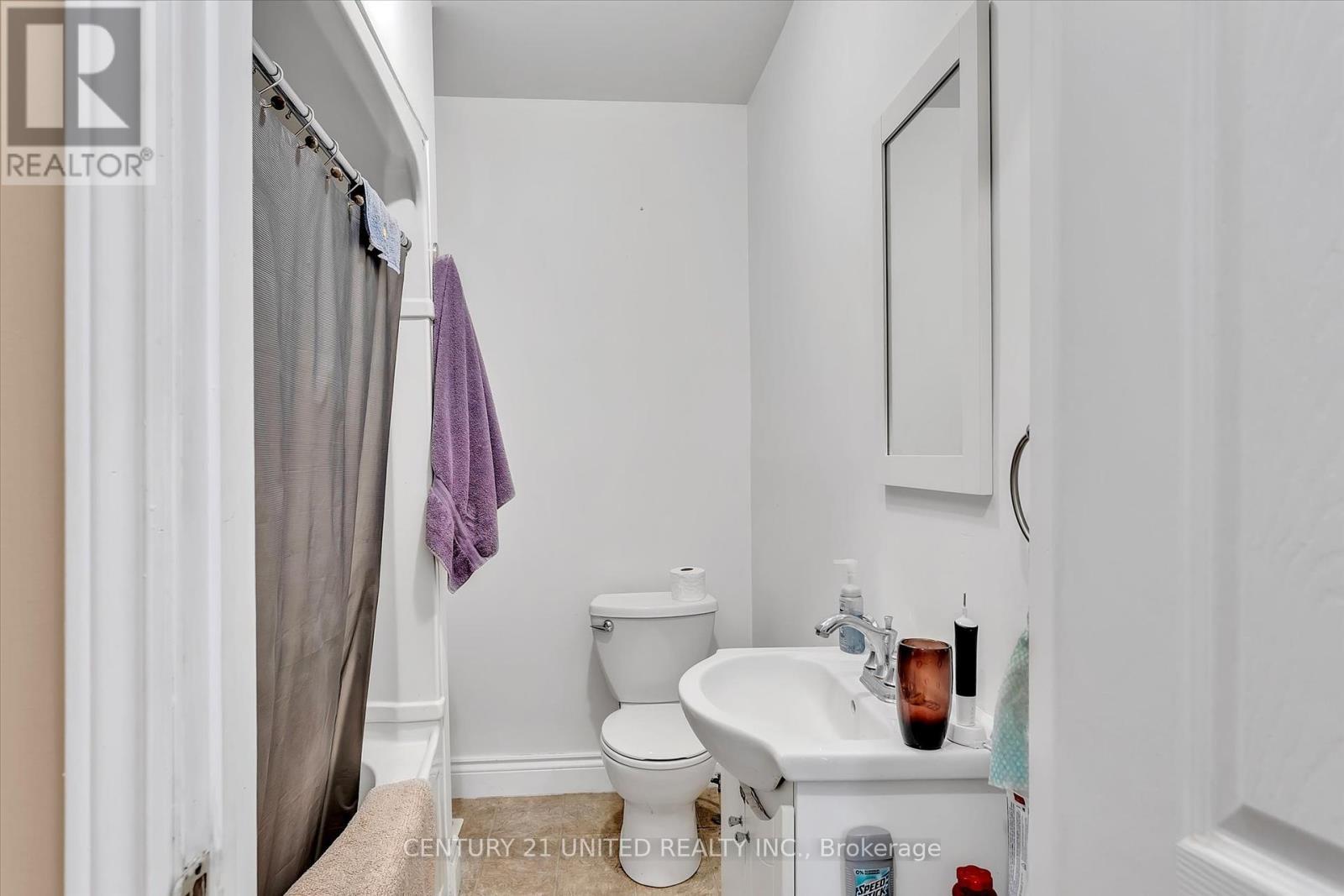 203 Carlisle Avenue, Peterborough, Ontario  K9H 1J7 - Photo 10 - X12262533