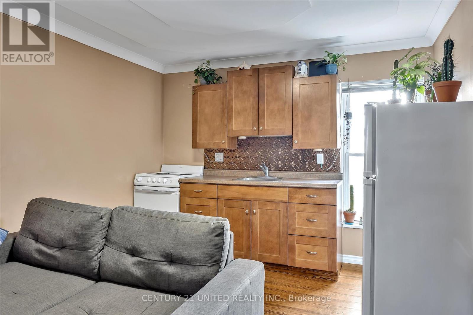 203 Carlisle Avenue, Peterborough, Ontario  K9H 1J7 - Photo 13 - X12262533