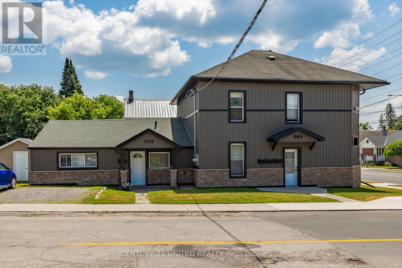 203 Carlisle Avenue, Peterborough, Ontario  K9H 1J7 - Photo 2 - X12262533