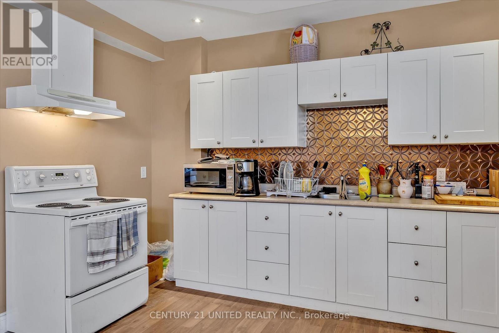 203 Carlisle Avenue, Peterborough, Ontario  K9H 1J7 - Photo 7 - X12262533