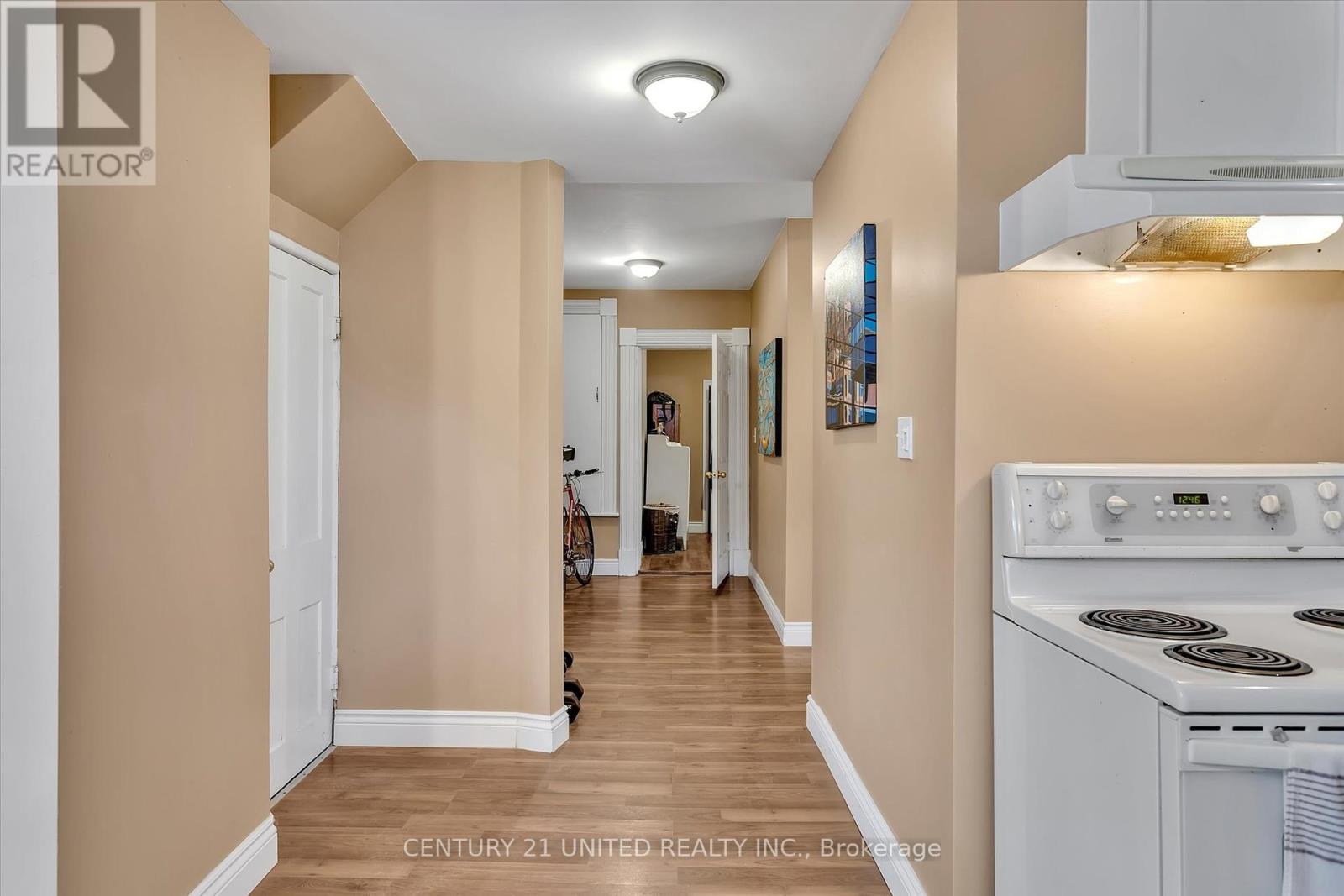 203 Carlisle Avenue, Peterborough, Ontario  K9H 1J7 - Photo 9 - X12262533