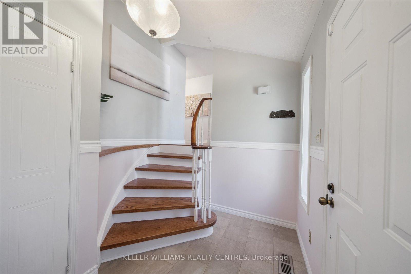 Property at 26 STONEHILL BOULEVARD image 4