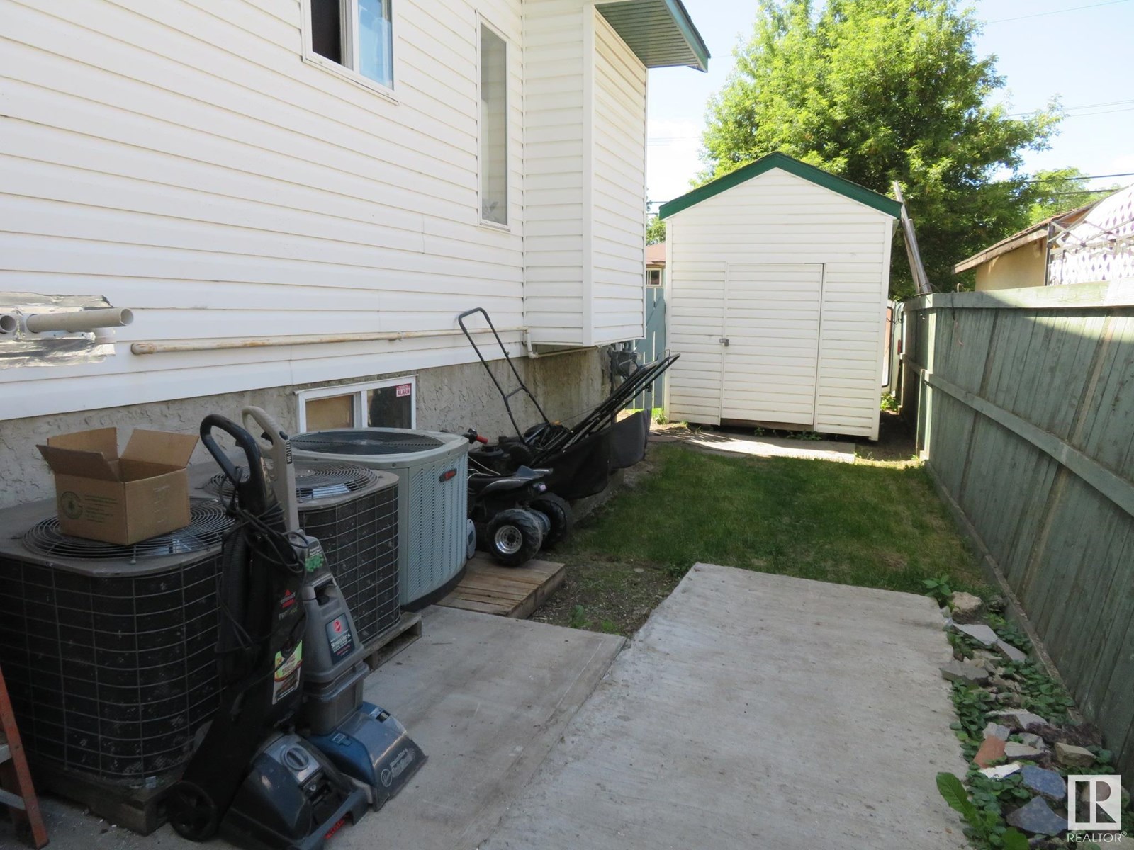 Property at 12940 125 ST NW image 3