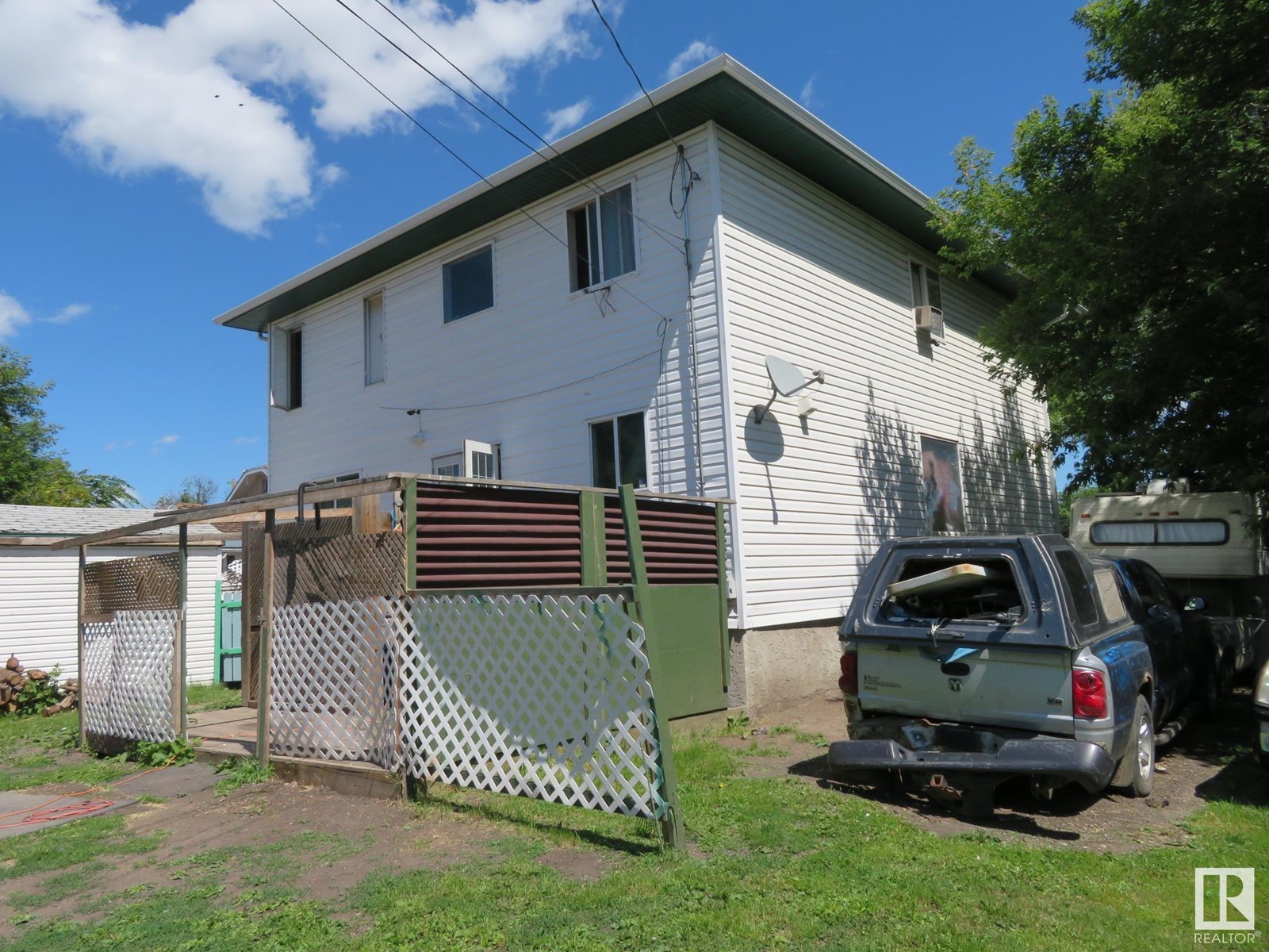 Property at 12940 125 ST NW image 2