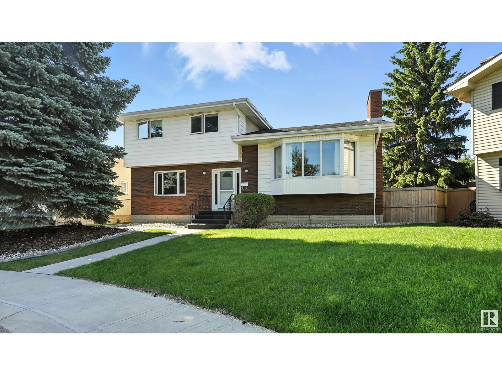Property at 11251 41 AV NW image 2