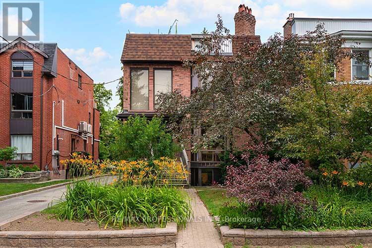 Property at 164 QUEBEC AVENUE image 1