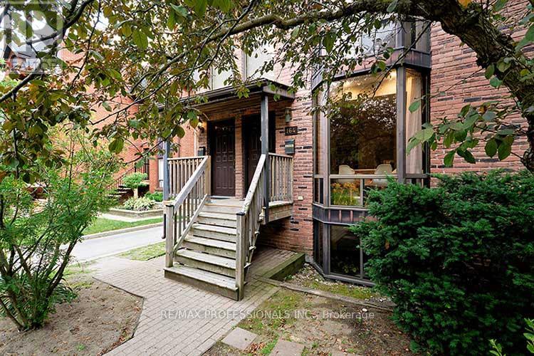 Property at 164 QUEBEC AVENUE image 2