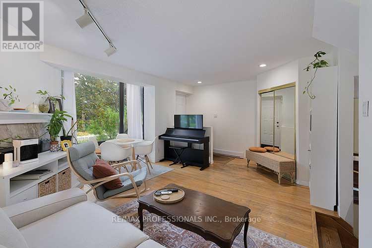 Property at 164 QUEBEC AVENUE image 4