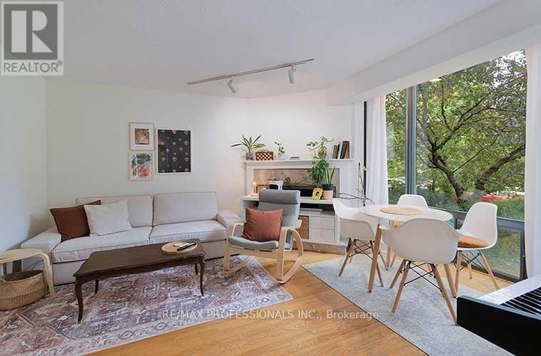 Property at 164 QUEBEC AVENUE image 5