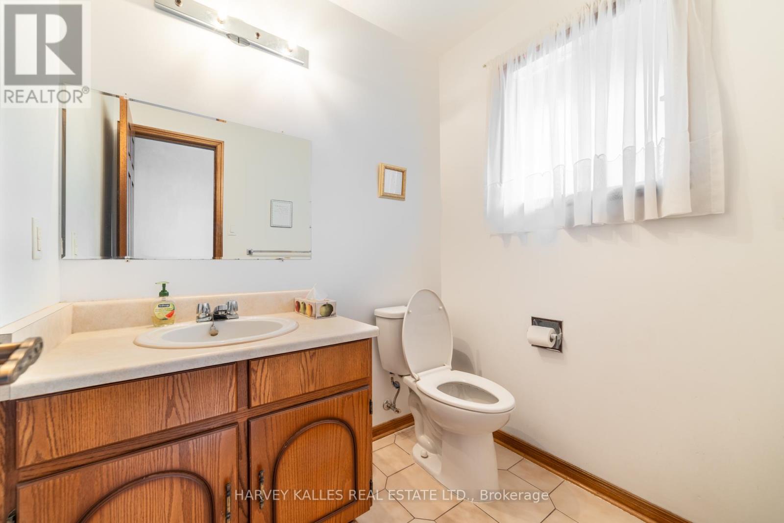 4257 Starlight Crescent, Mississauga (Rathwood), Ontario  L4W 4R4 - Photo 10 - W12262432