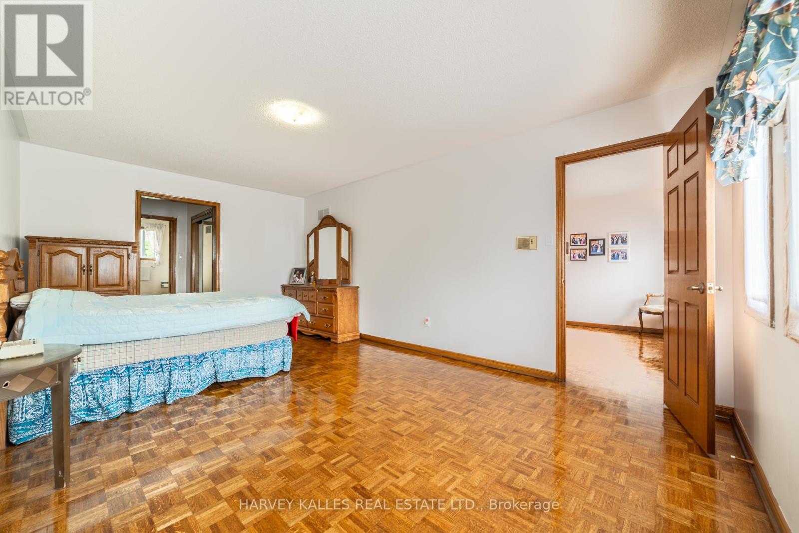 4257 Starlight Crescent, Mississauga (Rathwood), Ontario  L4W 4R4 - Photo 12 - W12262432
