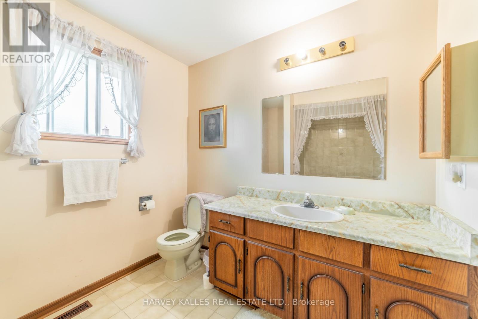 4257 Starlight Crescent, Mississauga (Rathwood), Ontario  L4W 4R4 - Photo 15 - W12262432