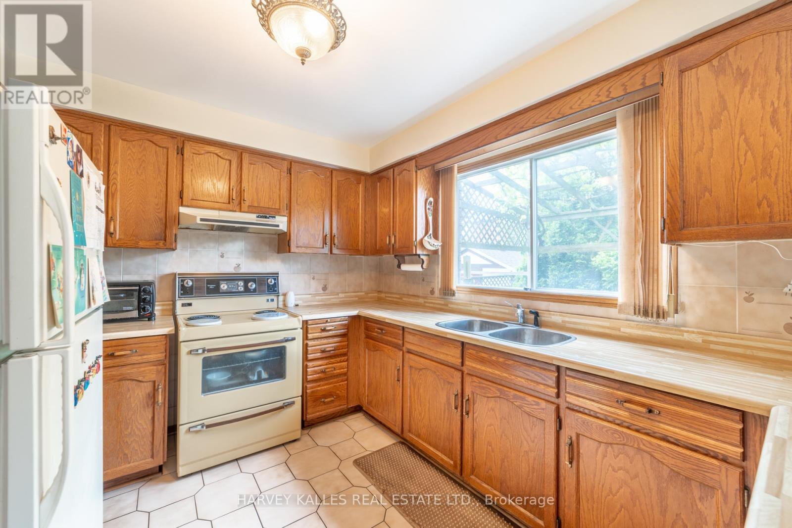 4257 Starlight Crescent, Mississauga (Rathwood), Ontario  L4W 4R4 - Photo 27 - W12262432