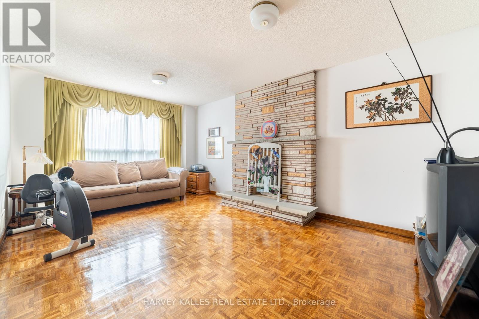 4257 Starlight Crescent, Mississauga (Rathwood), Ontario  L4W 4R4 - Photo 8 - W12262432