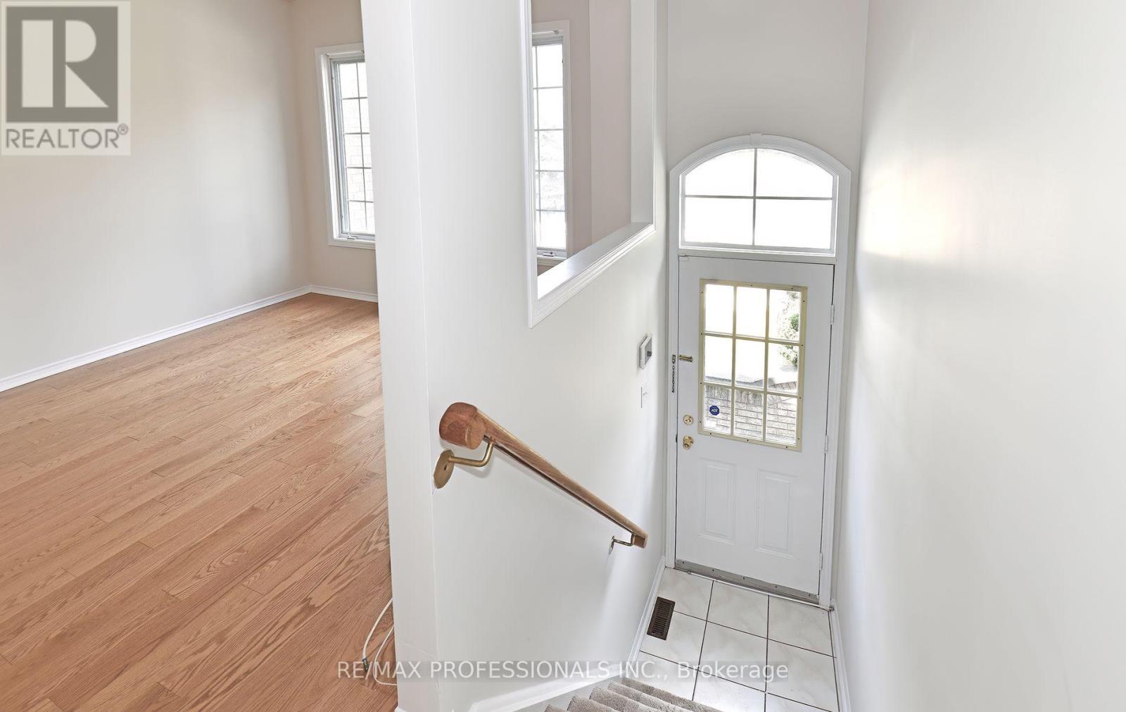 Property at 29 HARBOURVIEW CRESCENT image 3