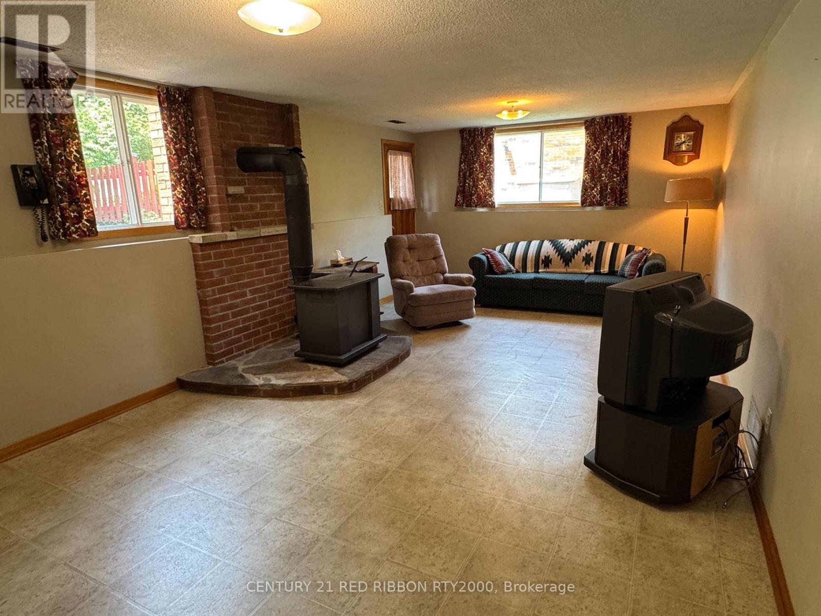 730 Glover Crescent, Strathroy-Caradoc, Ontario  N0L 1W0 - Photo 25 - X12262764