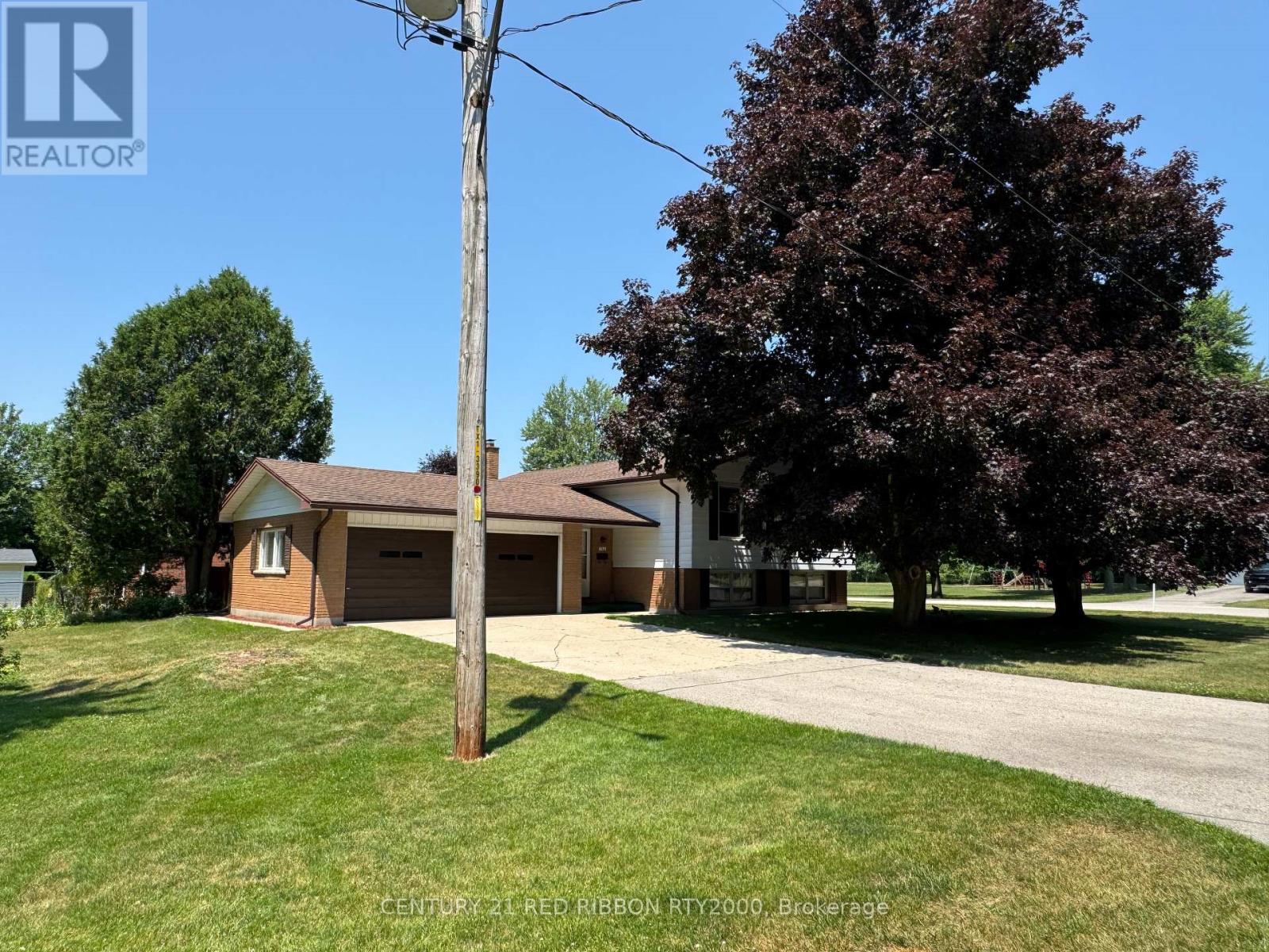 730 Glover Crescent, Strathroy-Caradoc, Ontario  N0L 1W0 - Photo 3 - X12262764