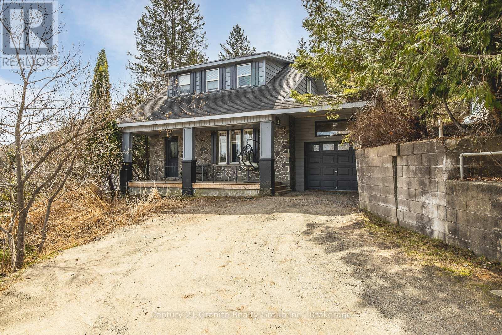 690 Mountain Street, Dysart Et Al, Ontario  K0M 1S0 - Photo 3 - X12159171