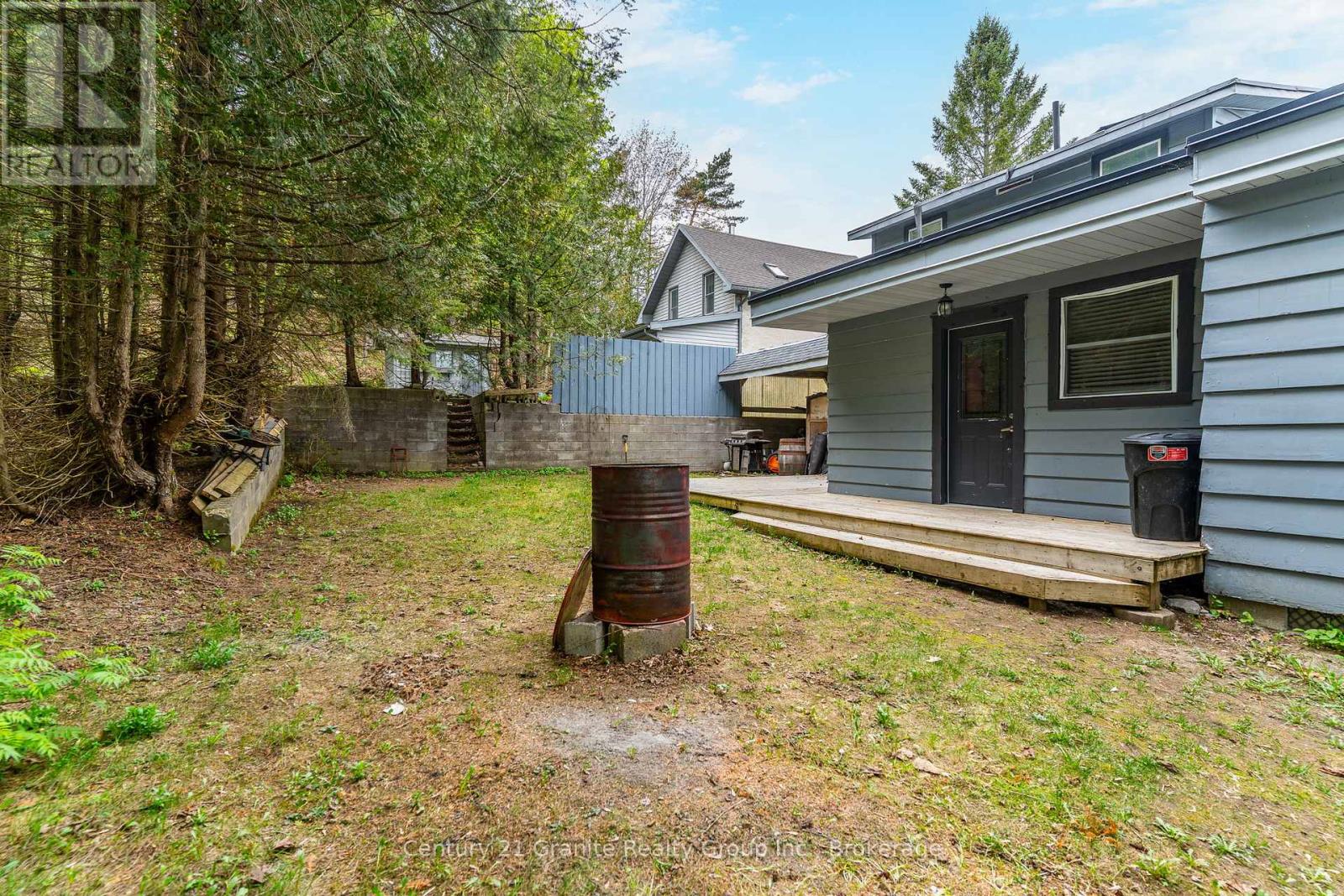690 Mountain Street, Dysart Et Al, Ontario  K0M 1S0 - Photo 30 - X12159171