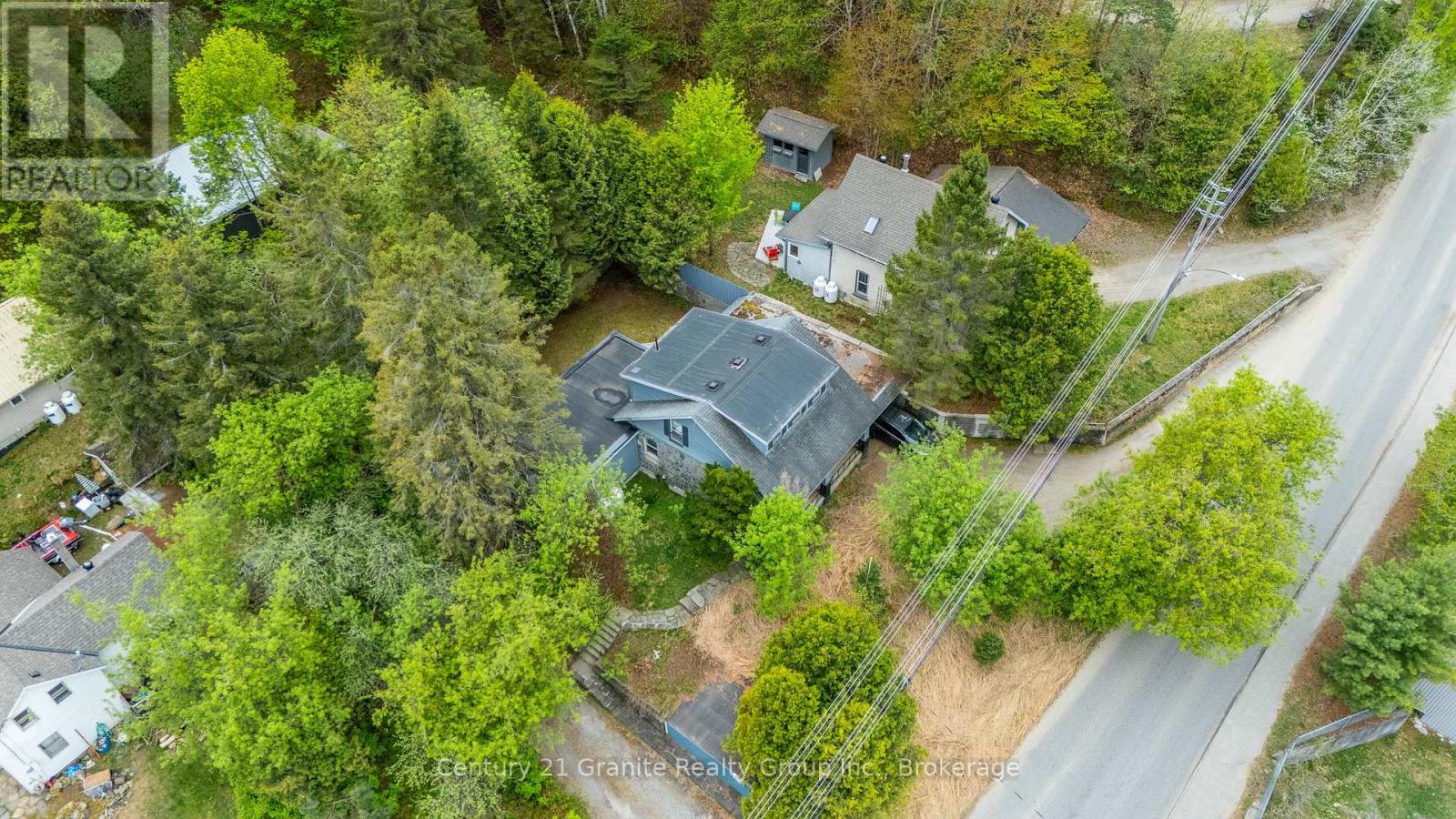 690 Mountain Street, Dysart Et Al, Ontario  K0M 1S0 - Photo 35 - X12159171