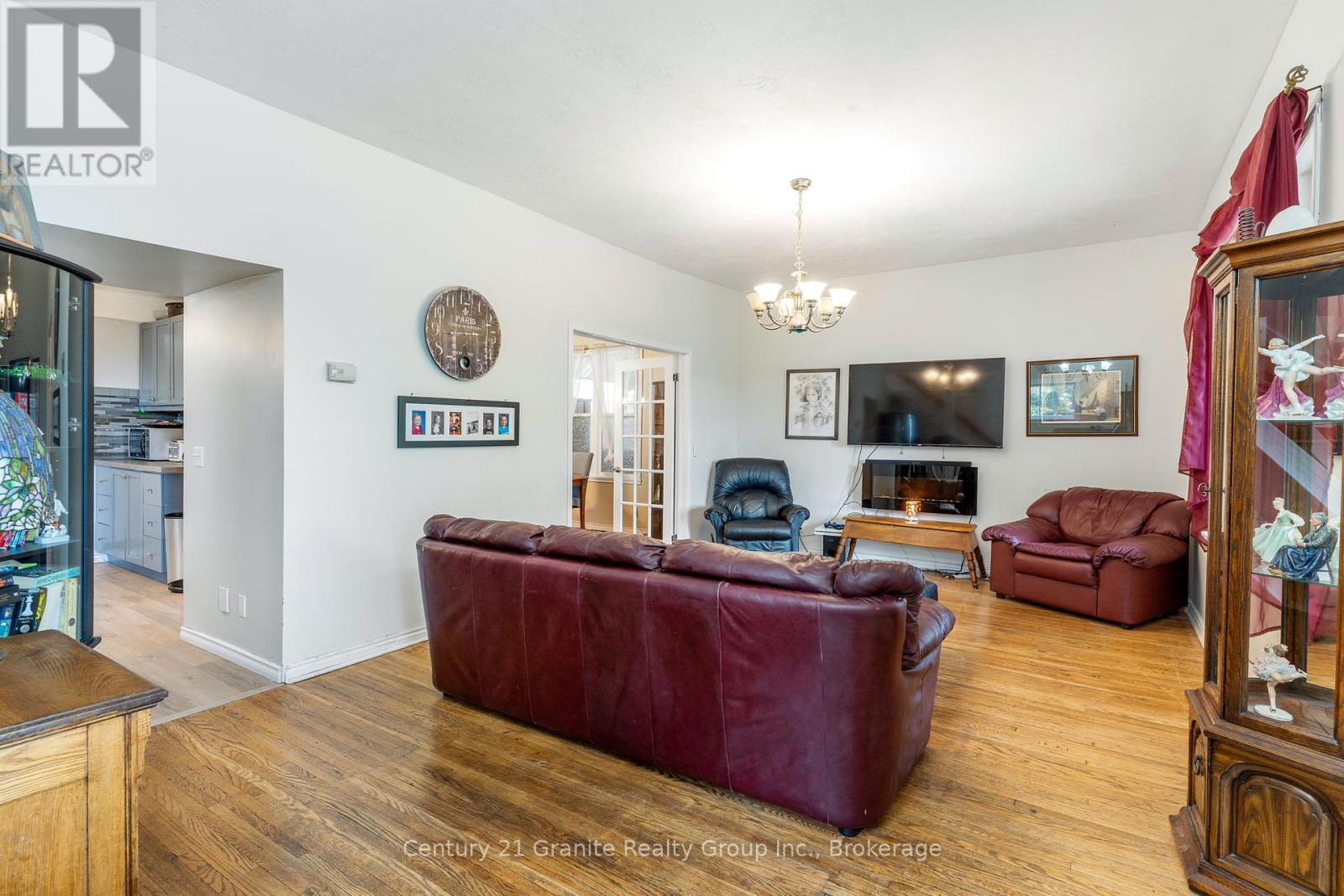 690 Mountain Street, Dysart Et Al, Ontario  K0M 1S0 - Photo 6 - X12159171