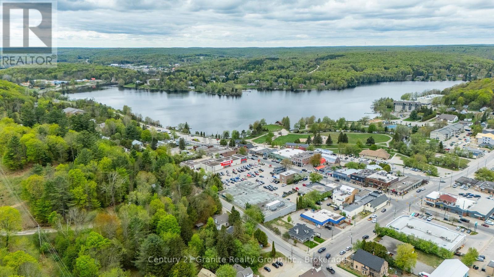 690 Mountain Street, Dysart Et Al, Ontario  K0M 1S0 - Photo 38 - X12159171