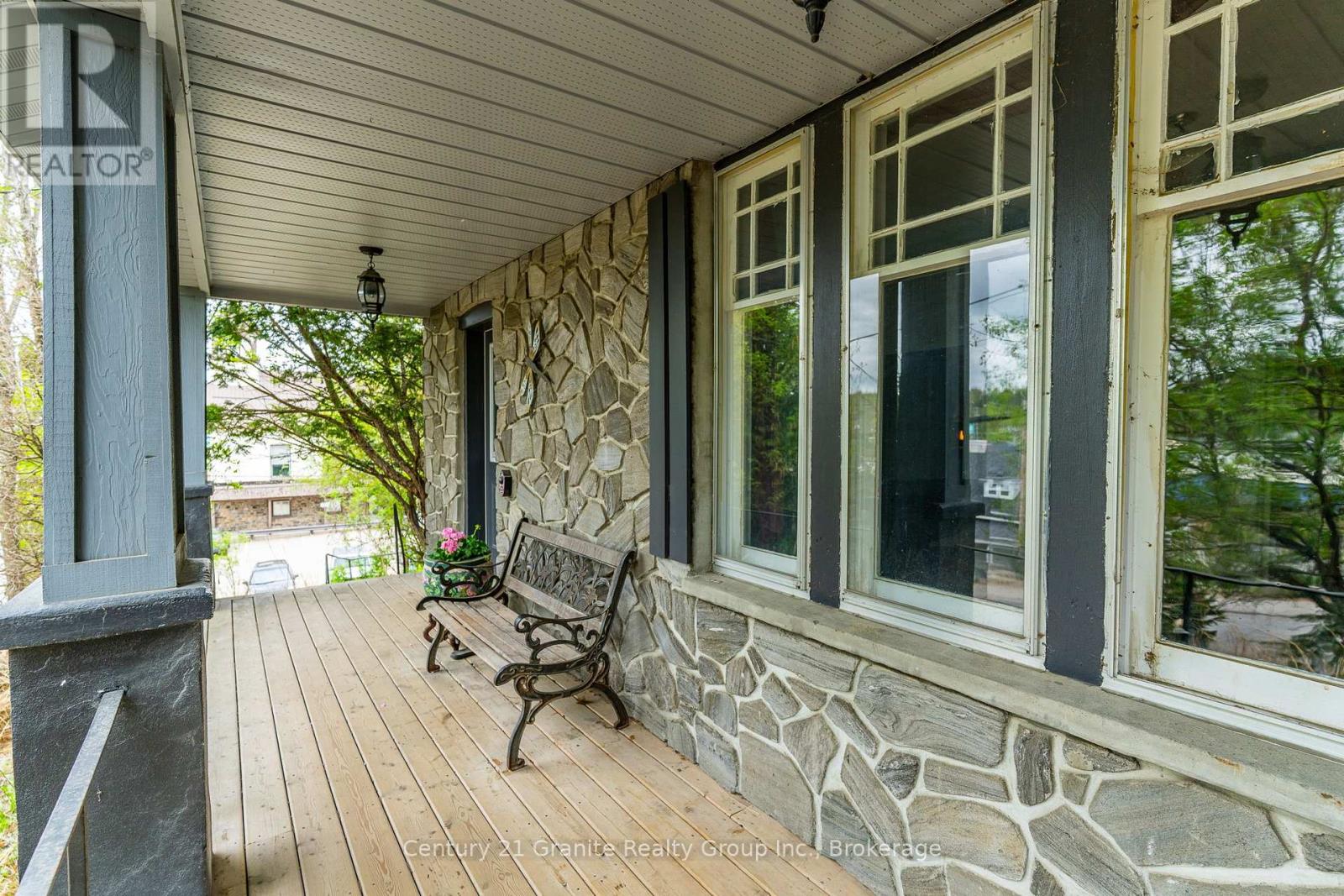 690 Mountain Street, Dysart Et Al, Ontario  K0M 1S0 - Photo 4 - X12159171