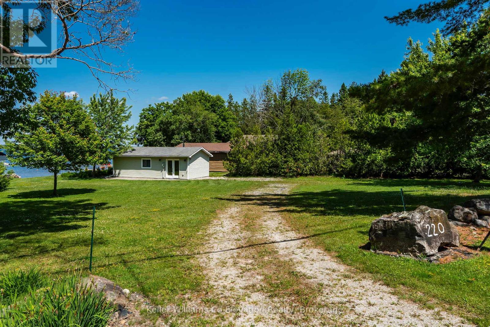 220 Robin's Point Road, Tay, Ontario  L0K 2A0 - Photo 2 - S12262727