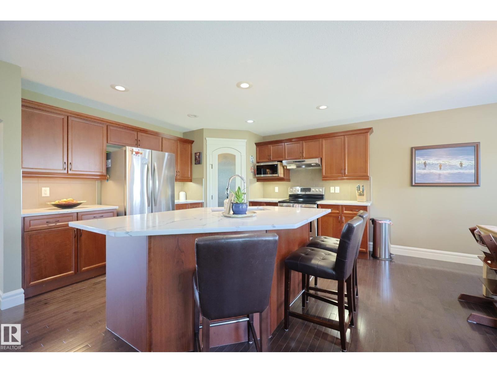Property at 20316 46 AV NW image 2