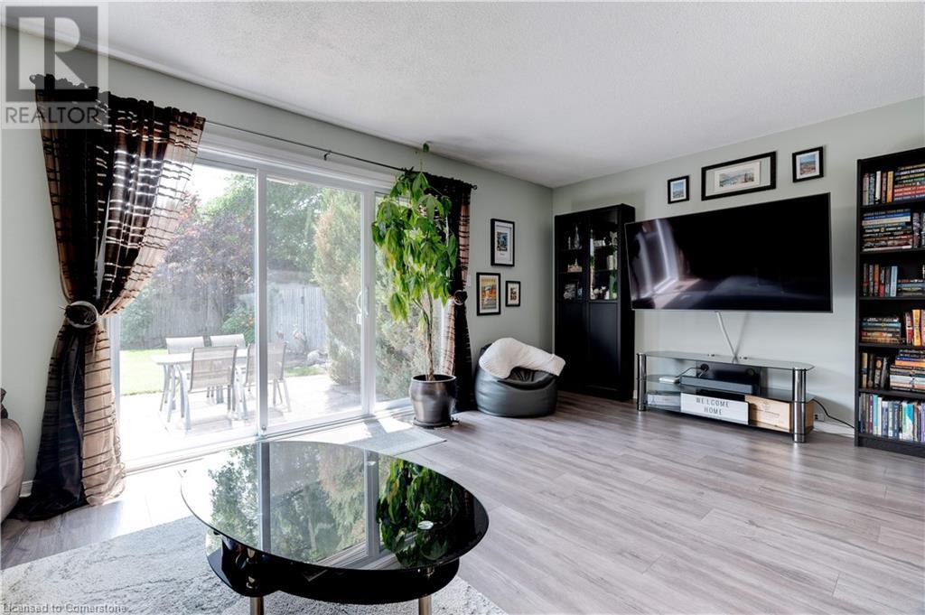 Property at 23 NIAGARA Street image 4