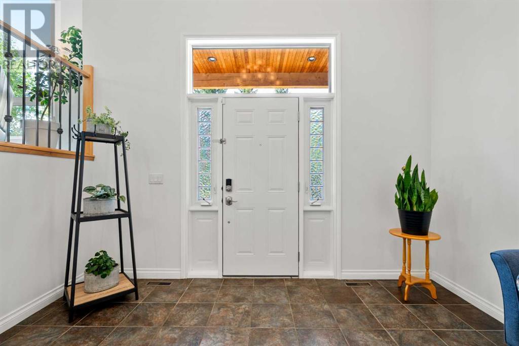 Property at 502 Bearspaw Village Ridge image 3