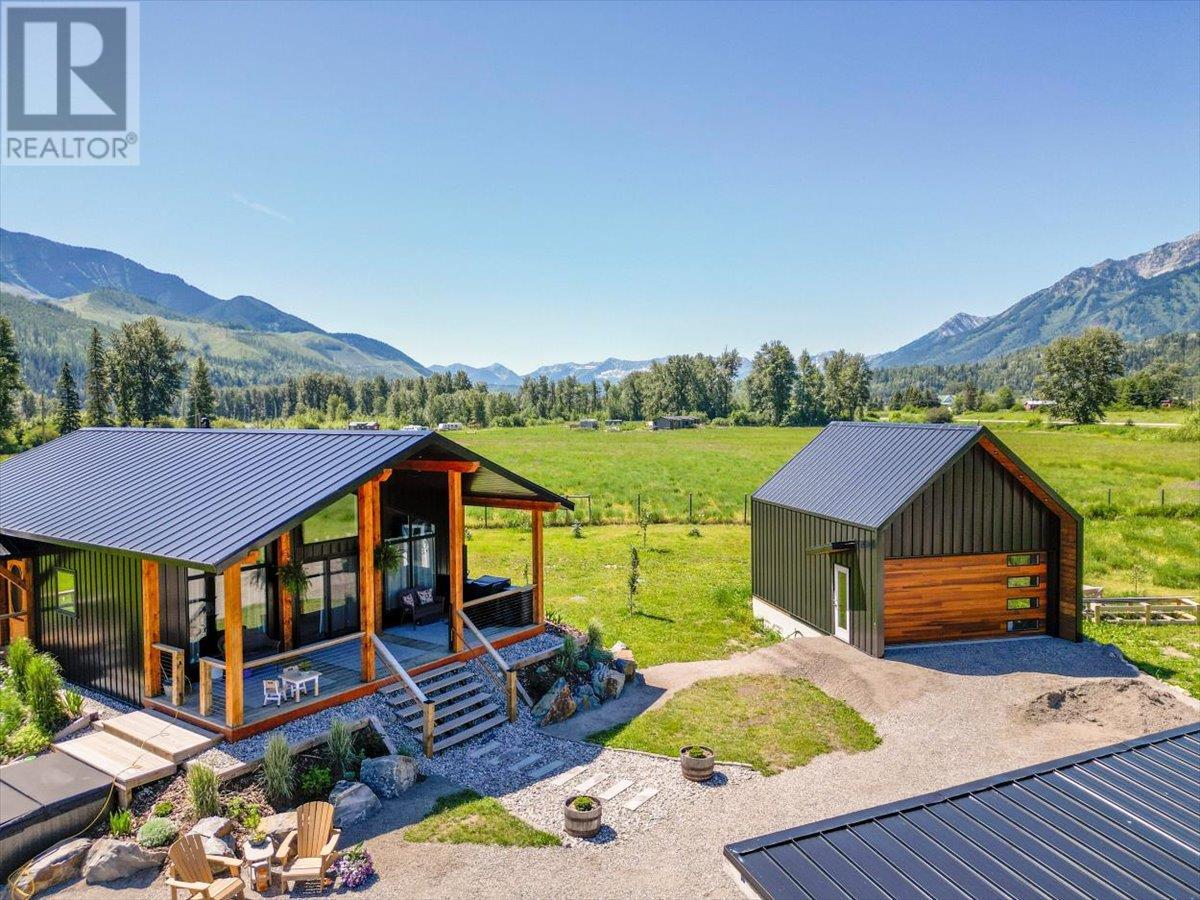 7005 Stubbs Road, Fernie, British Columbia  V0B 1M5 - Photo 1 - 10354789