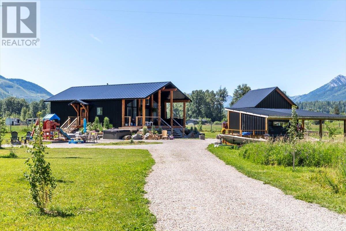7005 Stubbs Road, Fernie, British Columbia  V0B 1M5 - Photo 3 - 10354789