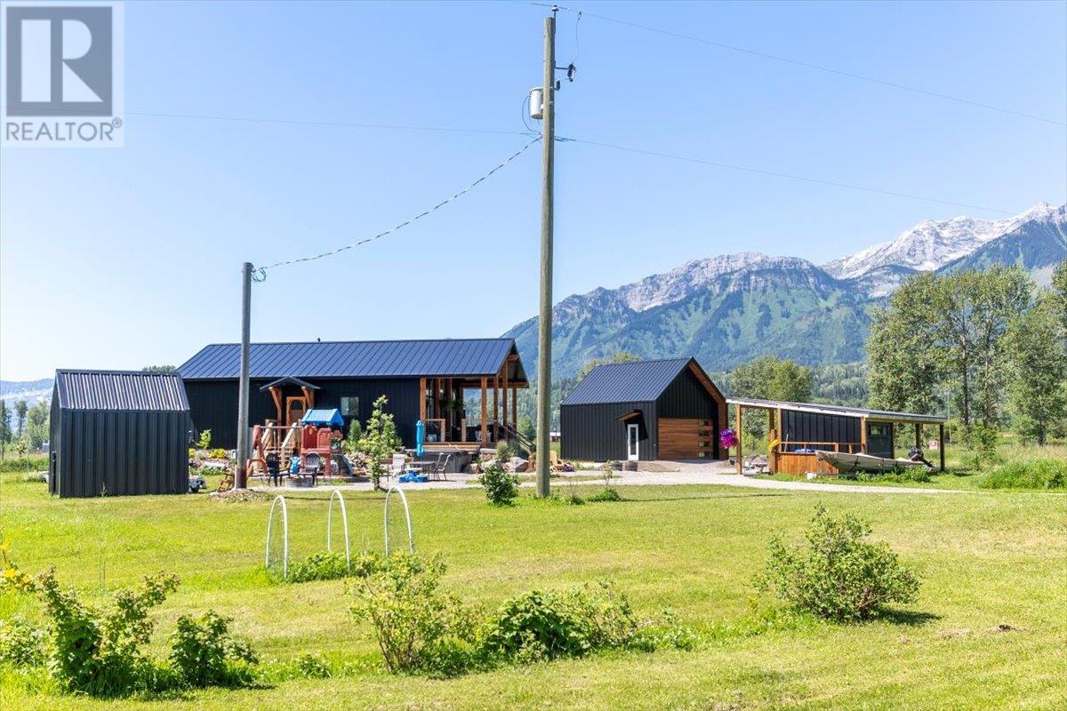 7005 Stubbs Road, Fernie, British Columbia  V0B 1M5 - Photo 4 - 10354789