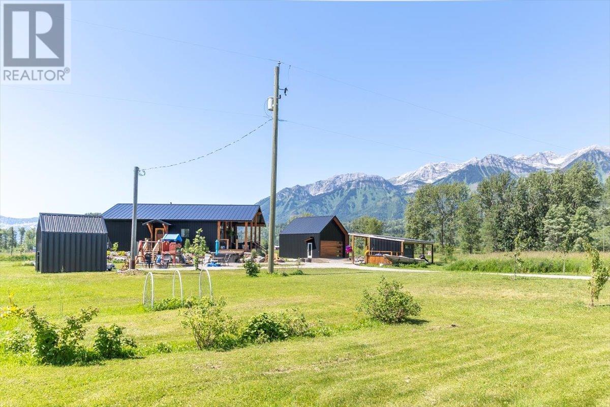 7005 Stubbs Road, Fernie, British Columbia  V0B 1M5 - Photo 5 - 10354789