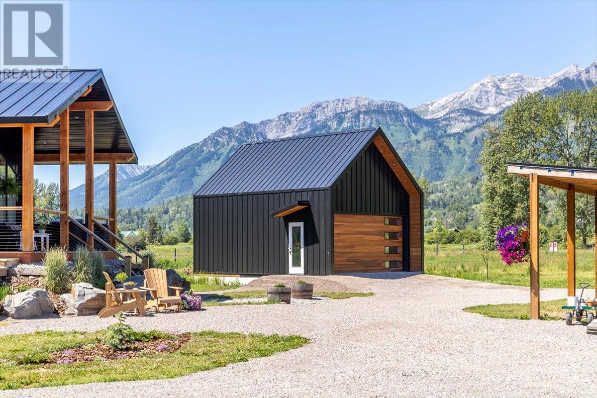 7005 Stubbs Road, Fernie, British Columbia  V0B 1M5 - Photo 6 - 10354789