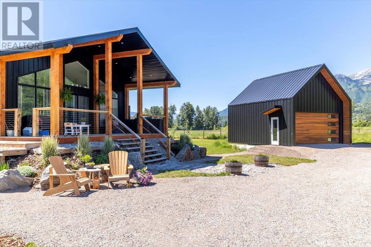 7005 Stubbs Road, Fernie, British Columbia  V0B 1M5 - Photo 7 - 10354789