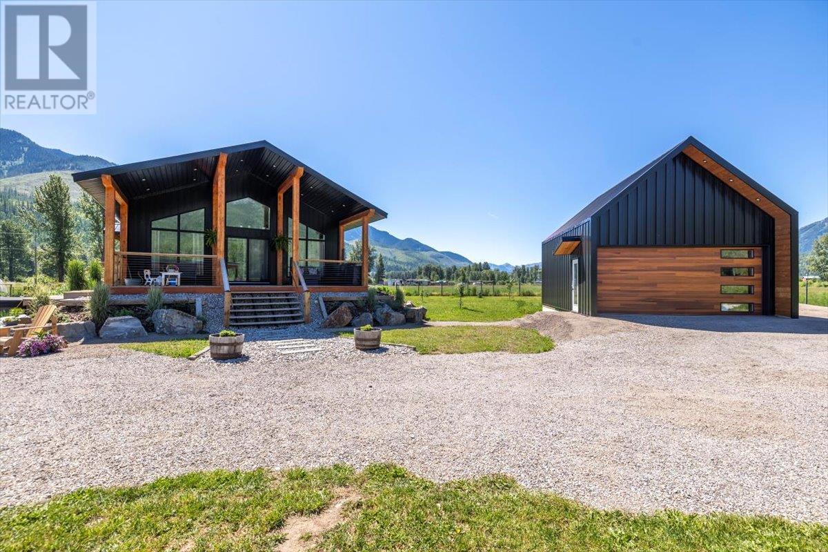 7005 Stubbs Road, Fernie, British Columbia  V0B 1M5 - Photo 8 - 10354789