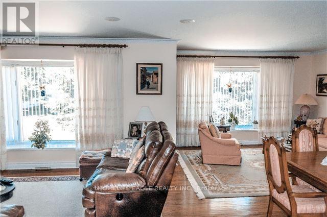 19 Schomberg Road E, Richmond Hill (Oak Ridges), Ontario  L4E 2T7 - Photo 6 - N12256441