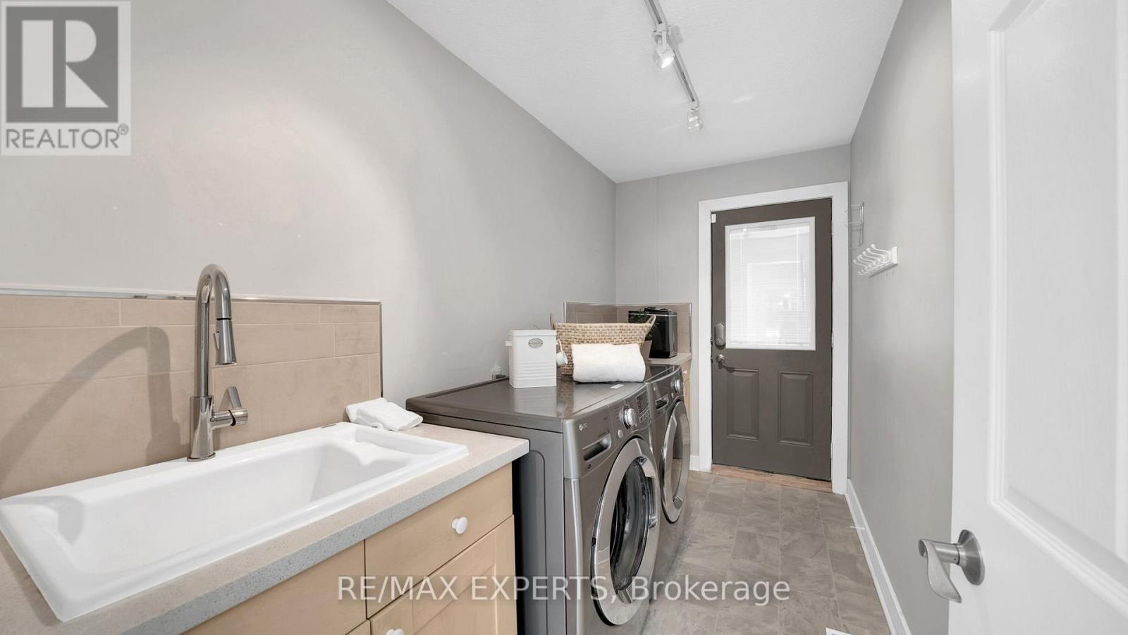 10 Kehoe Court, King (Nobleton), Ontario  L0G 1N0 - Photo 24 - N12262580