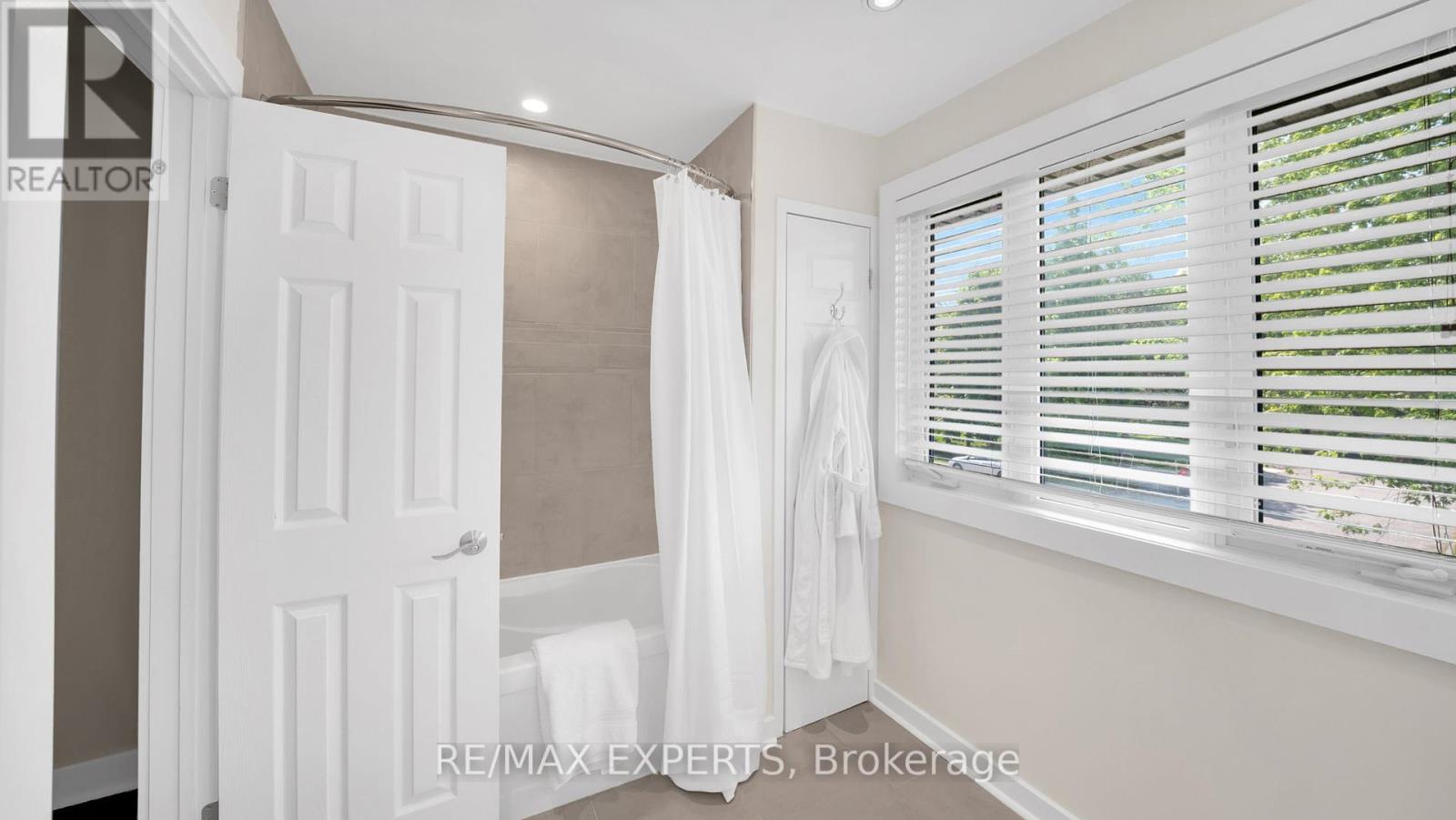 10 Kehoe Court, King (Nobleton), Ontario  L0G 1N0 - Photo 38 - N12262580