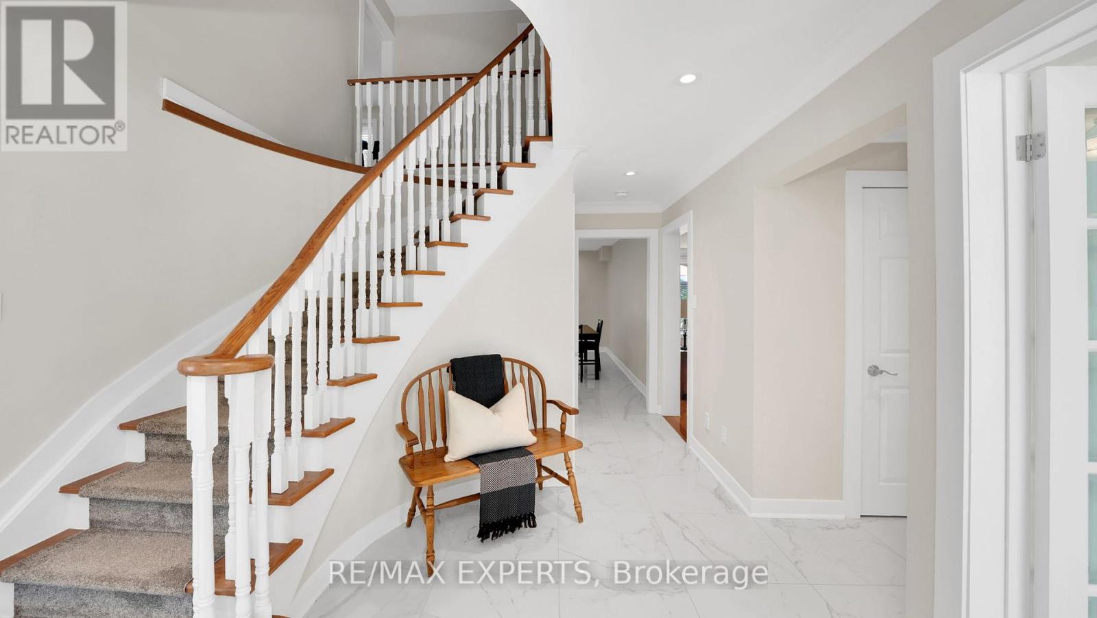 10 Kehoe Court, King (Nobleton), Ontario  L0G 1N0 - Photo 6 - N12262580